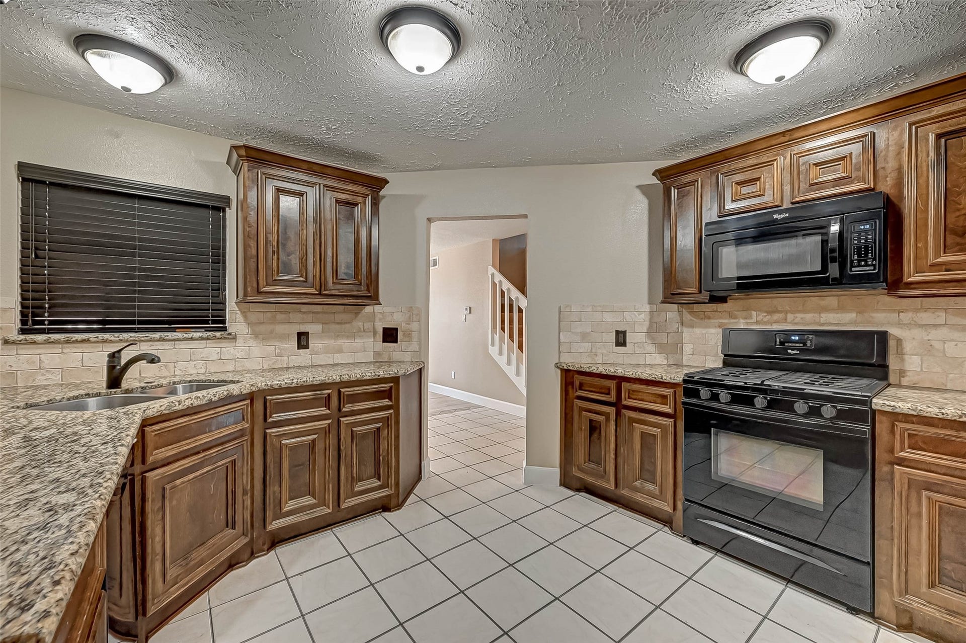 3510 Greenwood Dr Drive, Sugar Land, TX 77478 What a fantastic kitchen, featuring custom cabinets, tiled back-splash plus granite counter-tops!