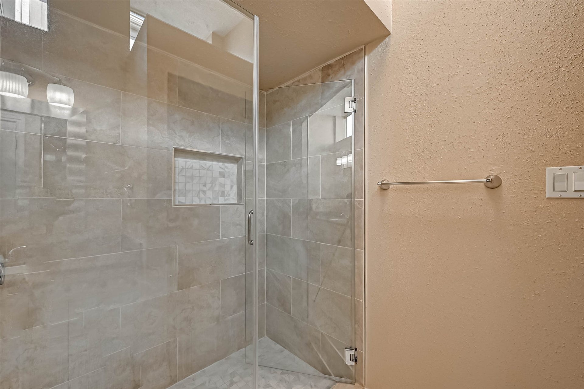 3510 Greenwood Dr Drive, Sugar Land, TX 77478 Frameless shower doors on this completely renovated shower!