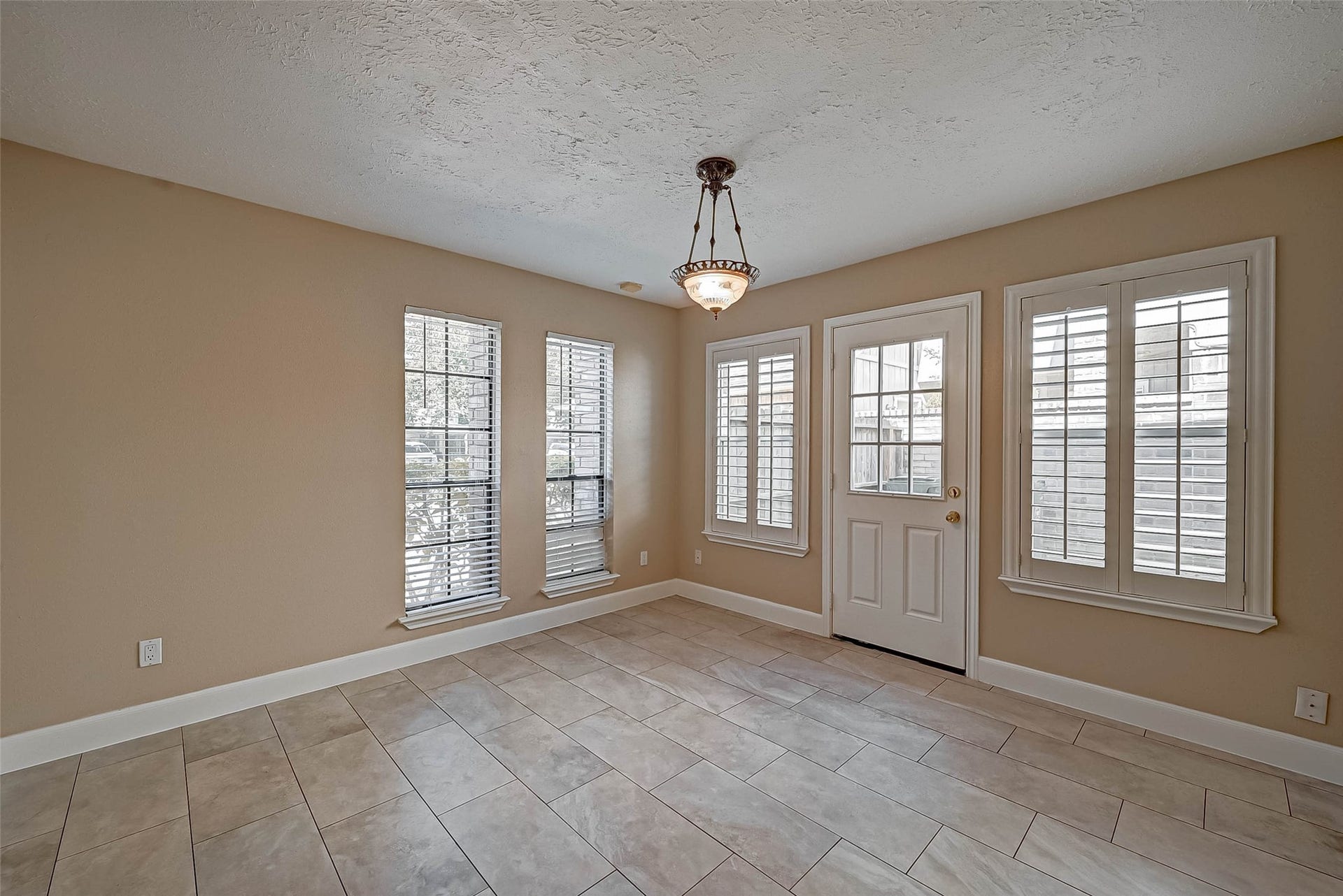 3510 Greenwood Dr Drive, Sugar Land, TX 77478 What great windows in the dining room/den/study!