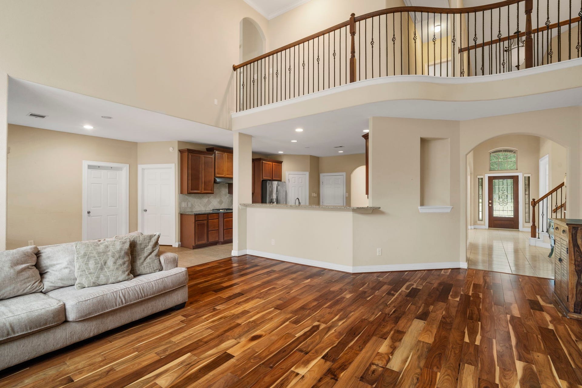 5515 Mangrove Creek Lane, Sugar Land, TX 77479 An open upstairs hallway creates a seamless connection between the home's upper and lower living spaces.
