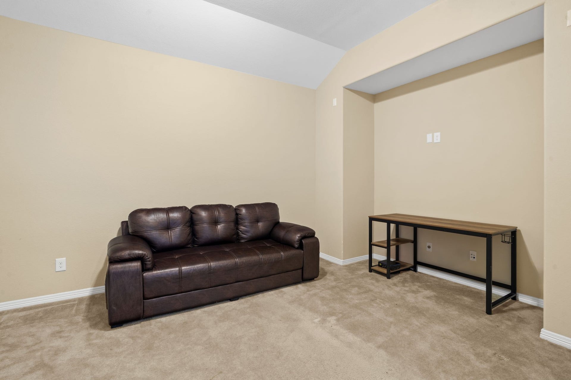 5515 Mangrove Creek Lane, Sugar Land, TX 77479 Versatile media room offers endless possibilities, whether used as a second home office, workout space, or tailored to fit your lifestyle.