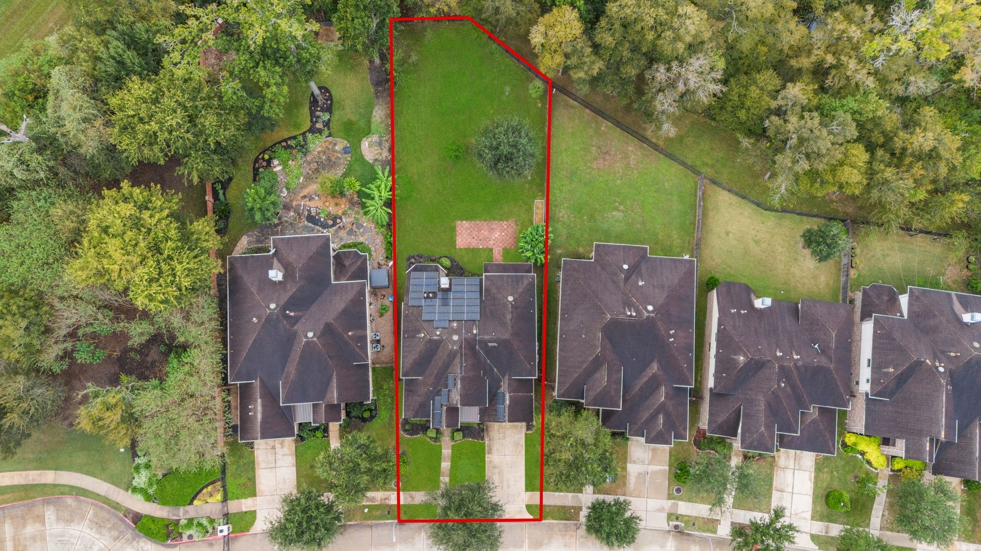 5515 Mangrove Creek Lane, Sugar Land, TX 77479 The generously sized lot stands out from neighboring properties, with plenty of room to add a pool.