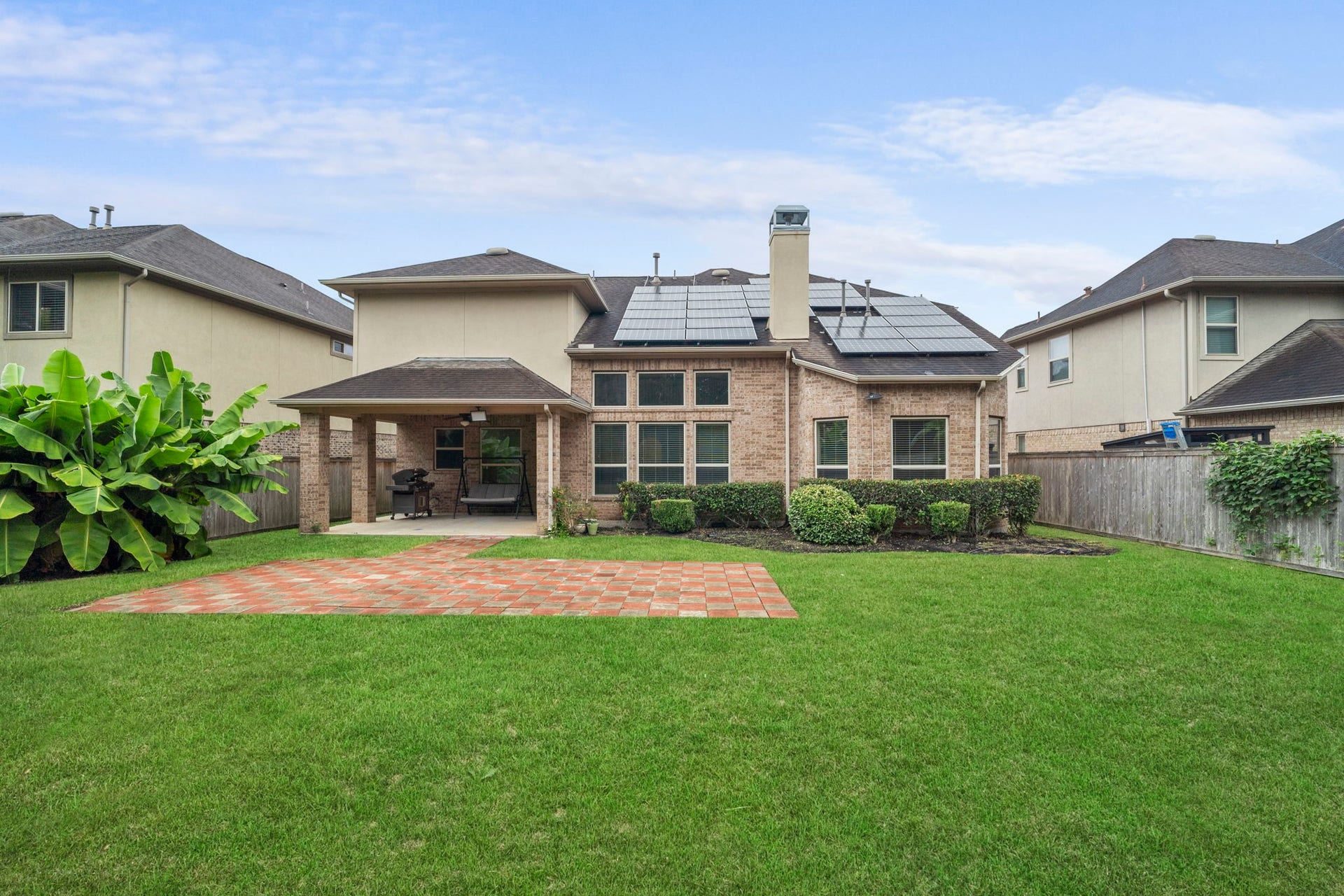 5515 Mangrove Creek Lane, Sugar Land, TX 77479 With its substantial footprint, versatile layout, and exceptional lot, this property presents an exciting opportunity to personalize a luxury home to suit your own taste and vision.