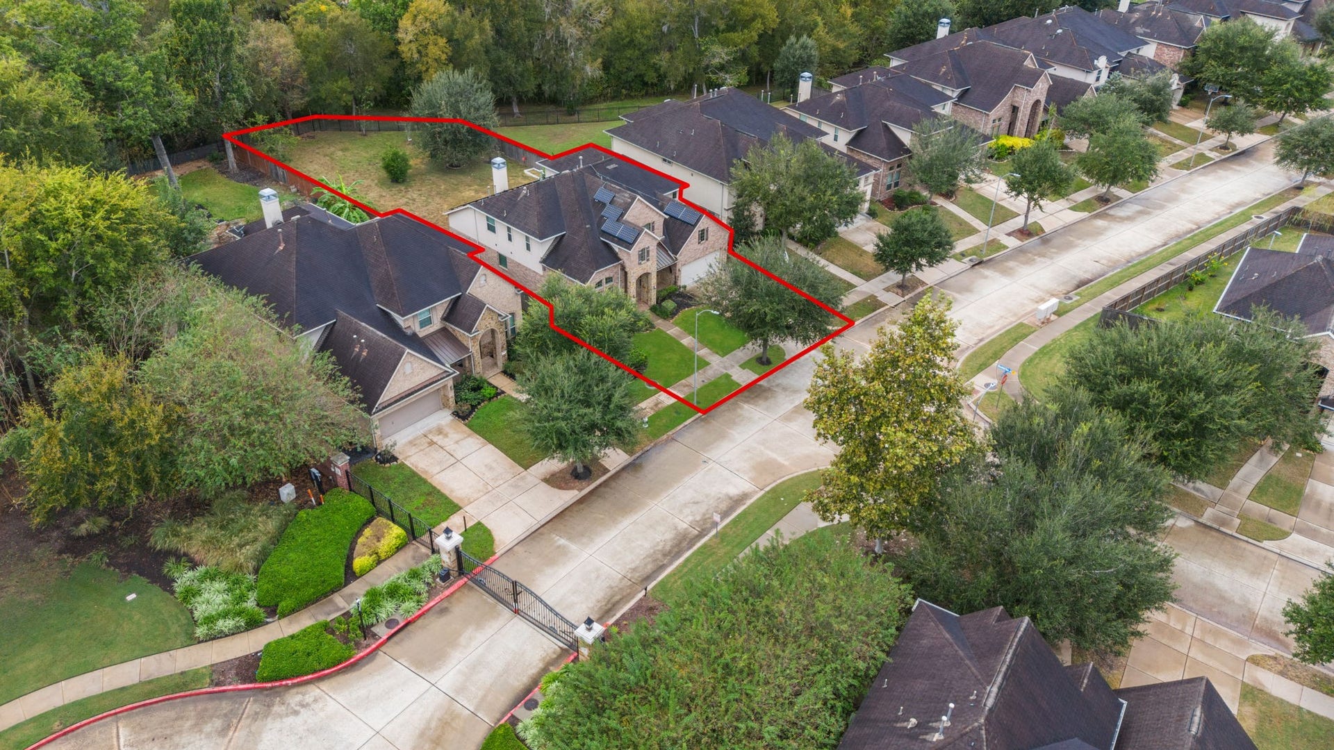 5515 Mangrove Creek Lane, Sugar Land, TX 77479 Bring your ideas and unlock the full potential of this well-built home in one of the area's most desirable gated communities.