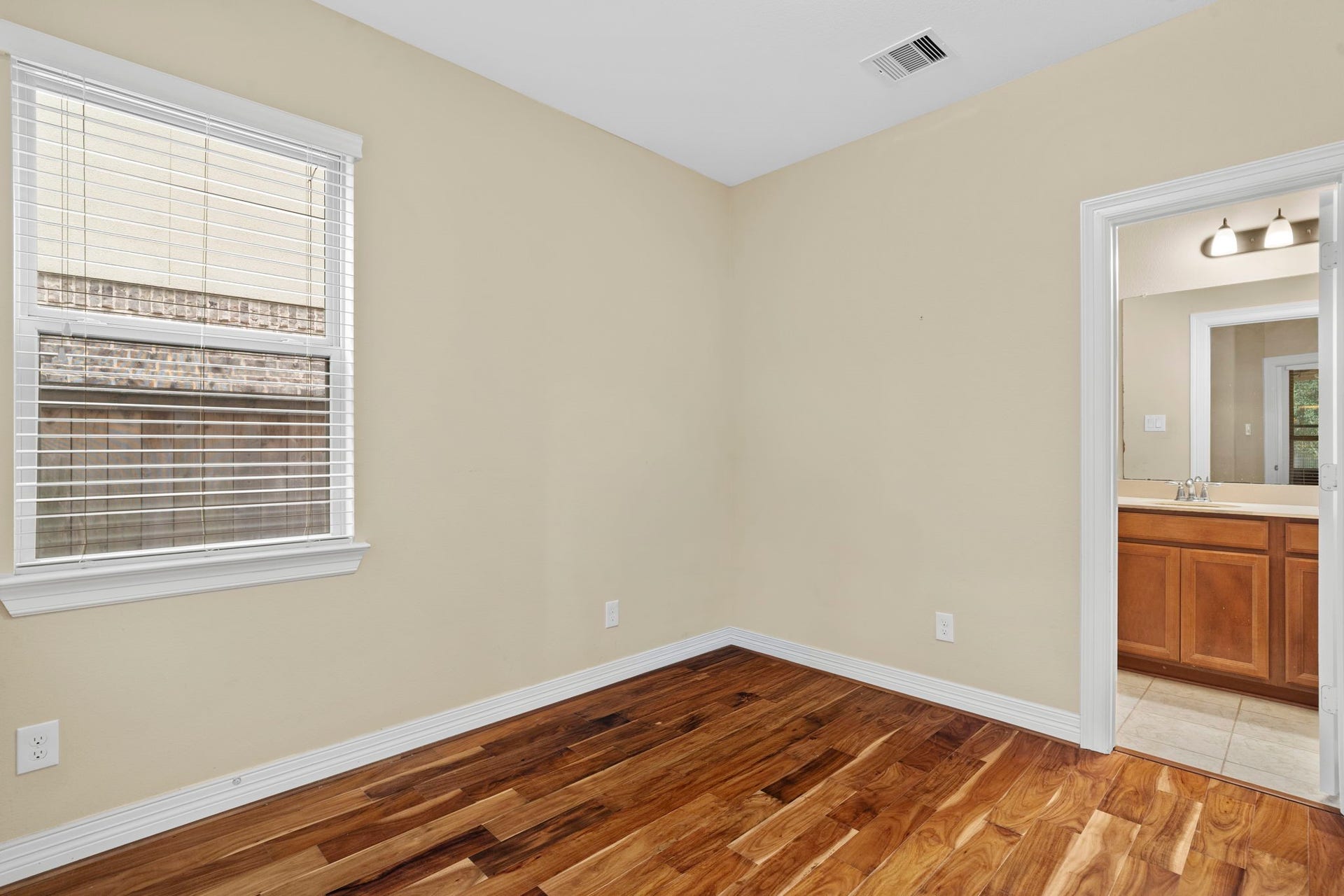 5515 Mangrove Creek Lane, Sugar Land, TX 77479 Guests and extended family will enjoy comfort and privacy in the first-floor guest suite.