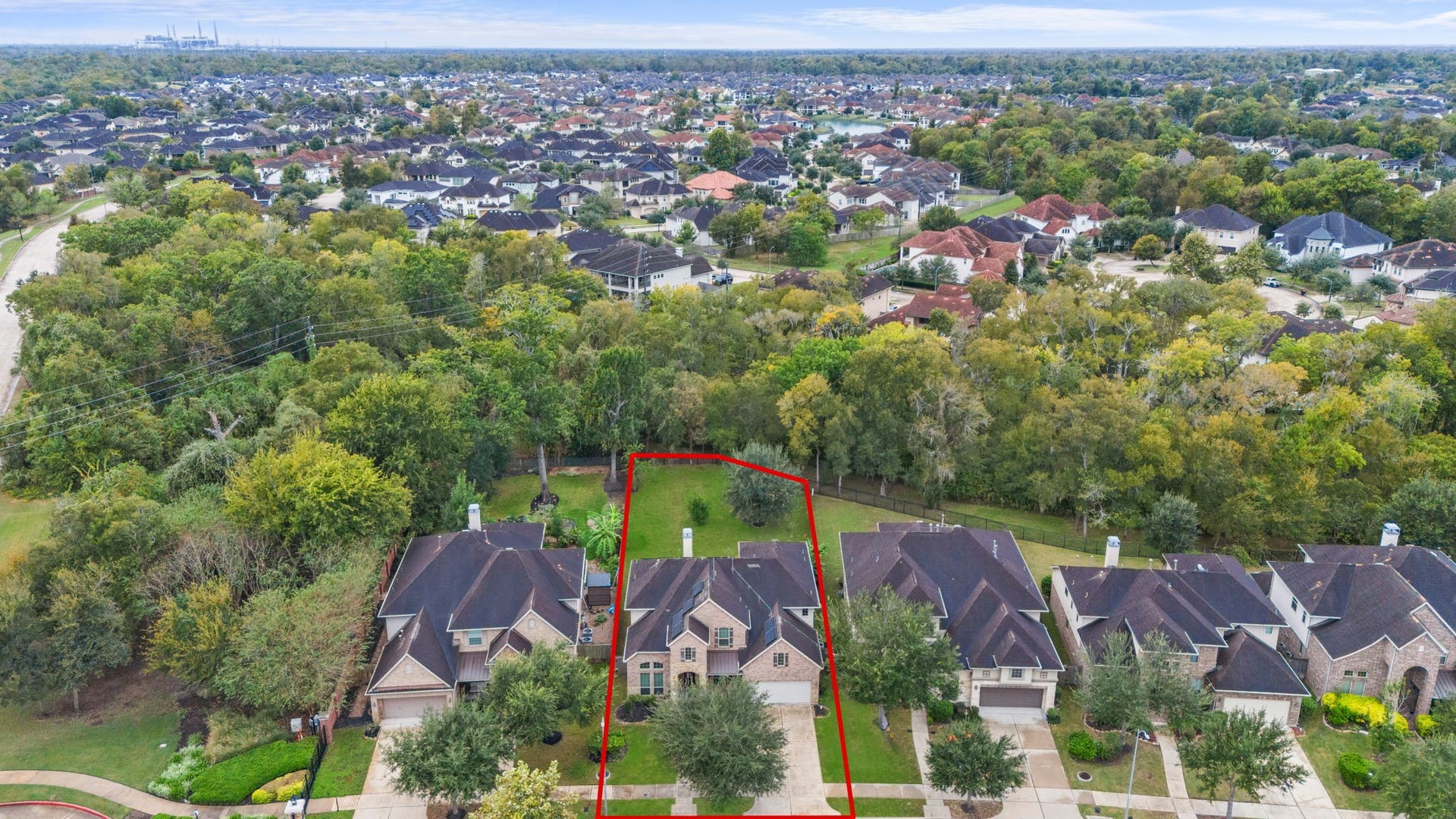 5515 Mangrove Creek Lane, Sugar Land, TX 77479 Engage in Avalon at Riverstone's world-class amenities, including a clubhouse, fitness center, swimming pools, splash pad, playgrounds, tennis and pickleball courts, sports courts, scenic trails, and more.