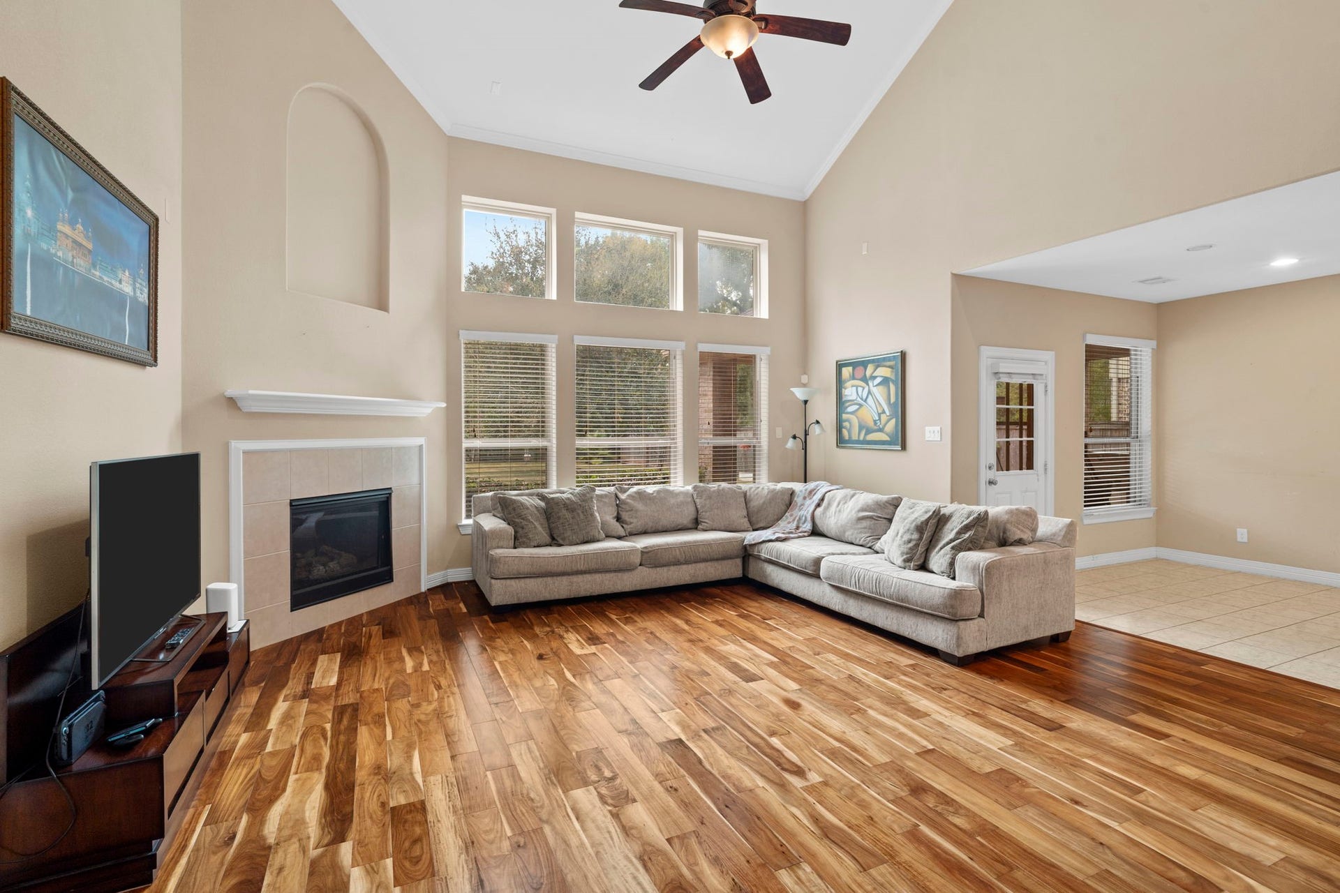 5515 Mangrove Creek Lane, Sugar Land, TX 77479 Enjoy a rare combination of generous living space, a desirable homesite, and the opportunity to make it your own.