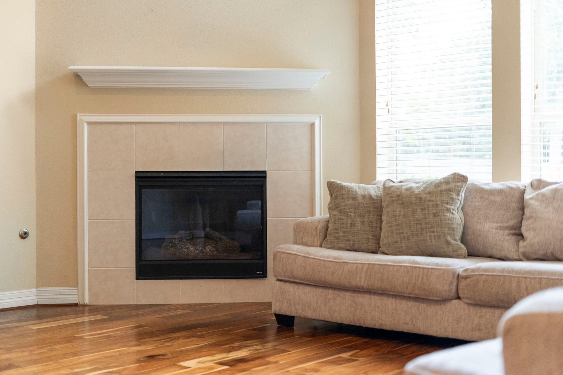 5515 Mangrove Creek Lane, Sugar Land, TX 77479 A sophisticated gas-log fireplace creates an inviting focal point for entertaining and holiday gatherings.