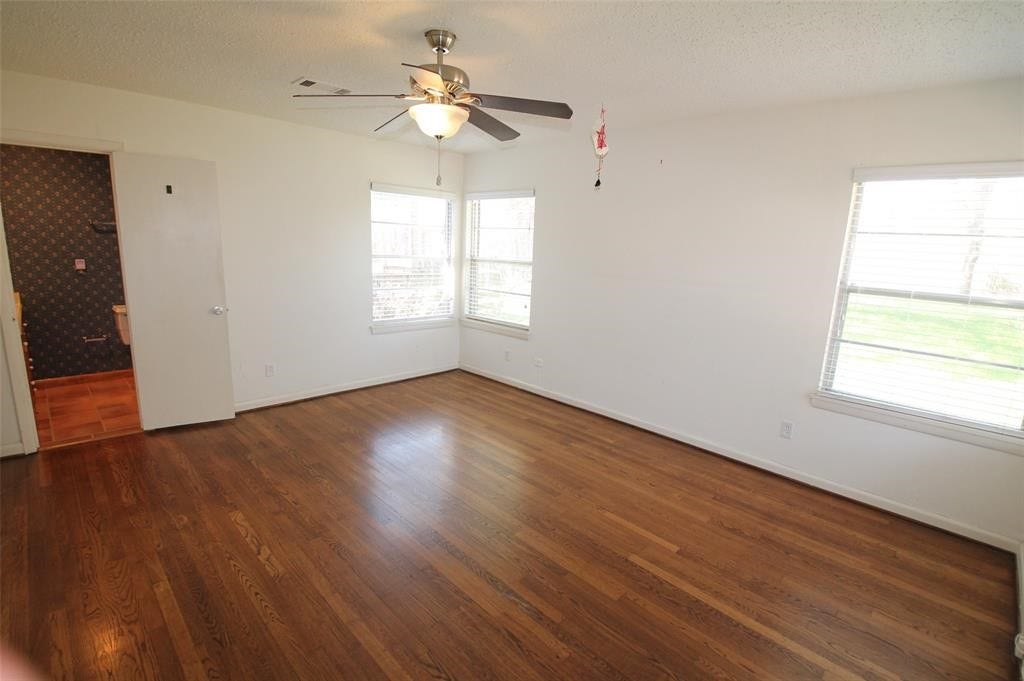 5504 Valerie Street, Houston, TX 77081 5504 Valerie Street, Houston, TX 77081