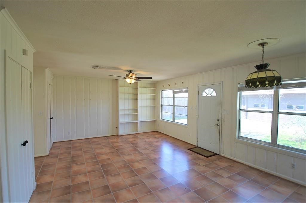 5504 Valerie Street, Houston, TX 77081 5504 Valerie Street, Houston, TX 77081