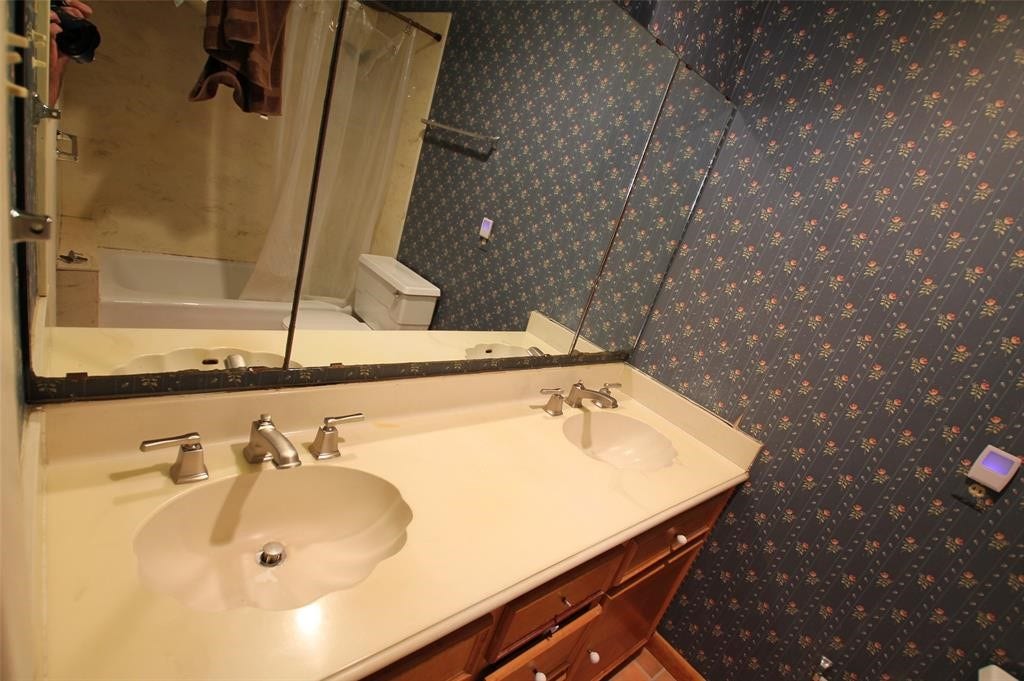 5504 Valerie Street, Houston, TX 77081 5504 Valerie Street, Houston, TX 77081