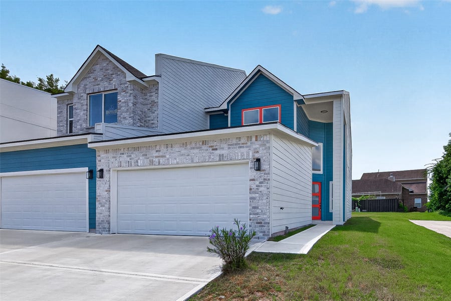 Property photo for 115 Capetown Lane, Conroe, TX