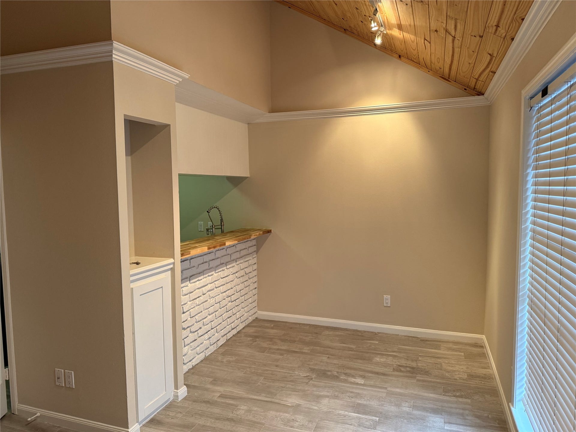 3618 Stanford Street, #6, Houston, TX 77006 3618 Stanford Street, #6, Houston, TX 77006
