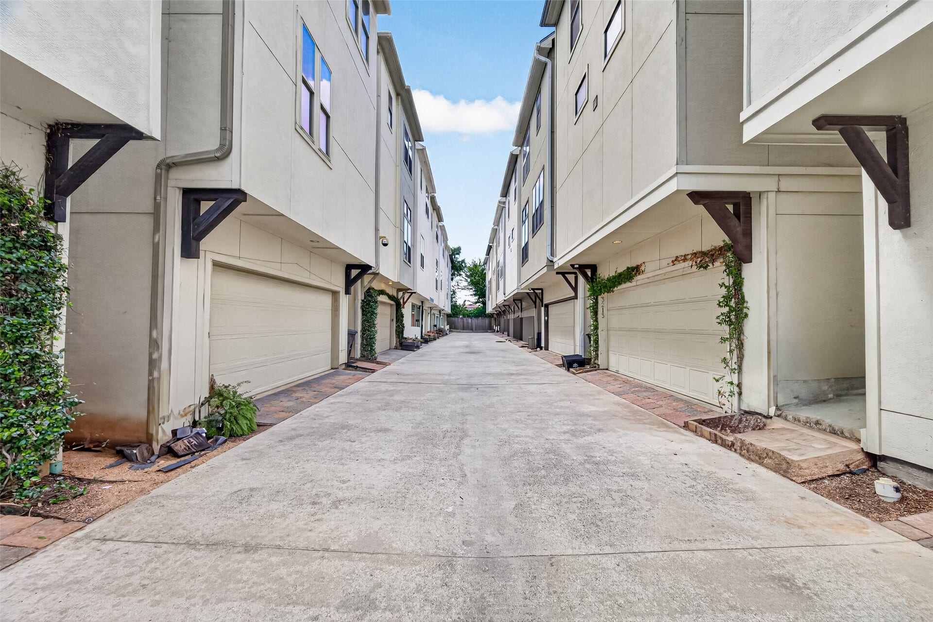 6610 Toledo Street, Houston, TX 77008 6610 Toledo Street, Houston, TX 77008
