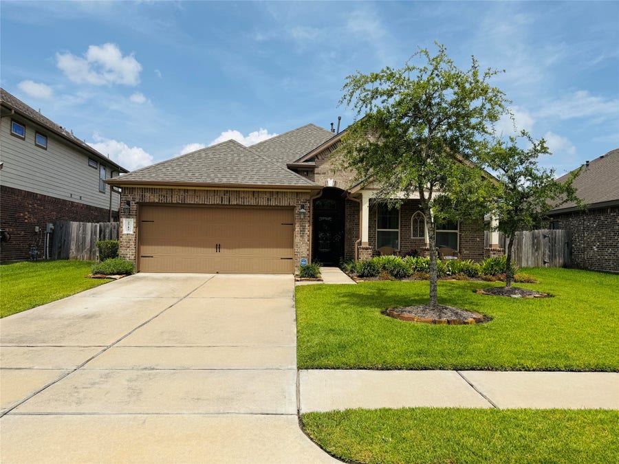 Property photo for 2717 Osprey Lane, Pearland, TX