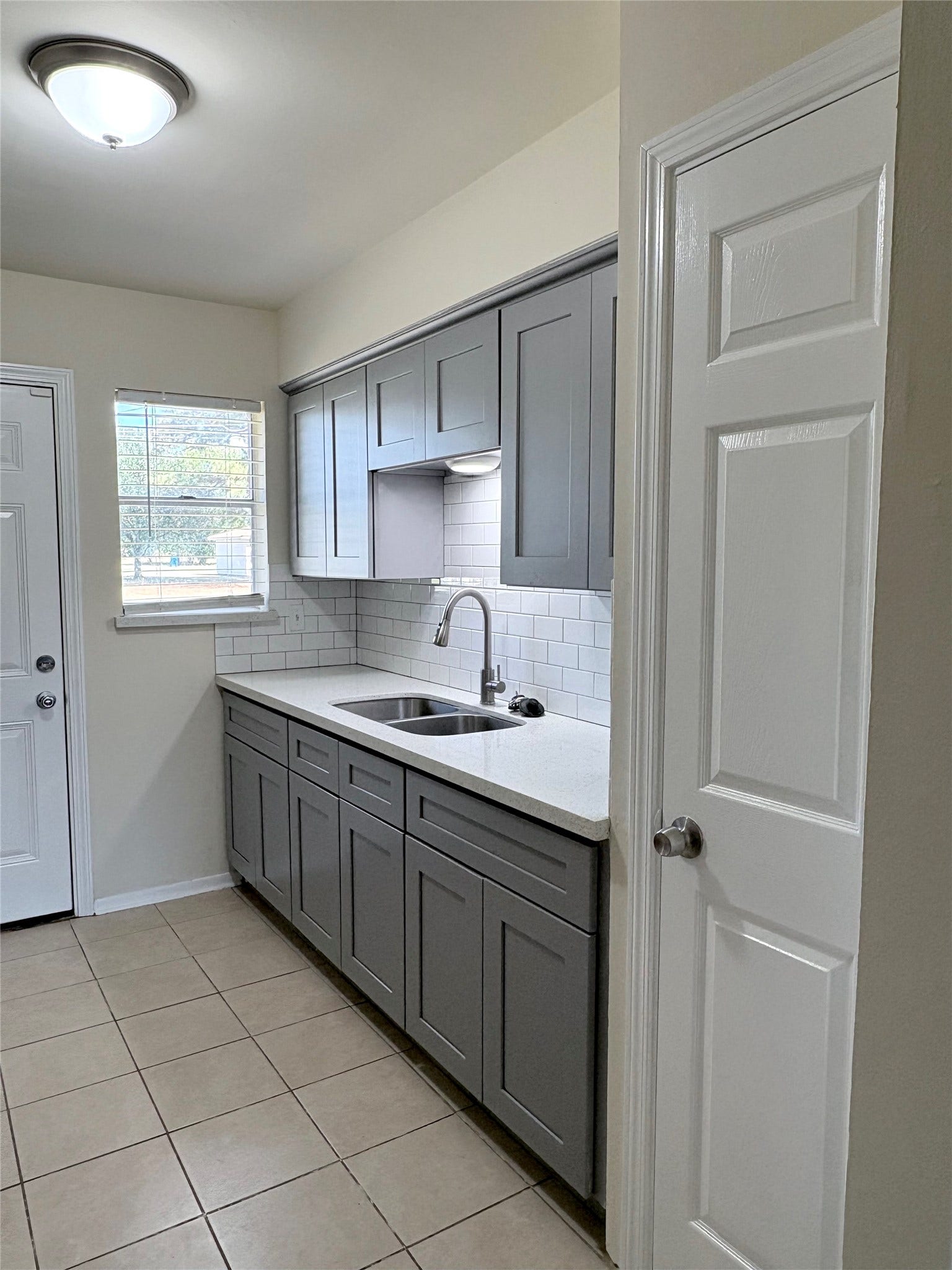 Modern Kitchen with Granite Countertops