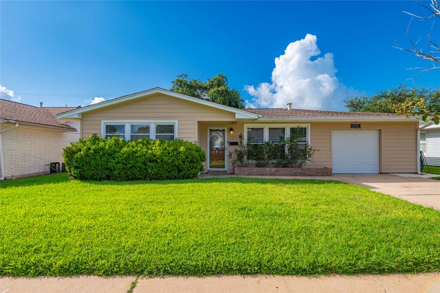 Property photo for 7109 Poplar Drive, Galveston, TX