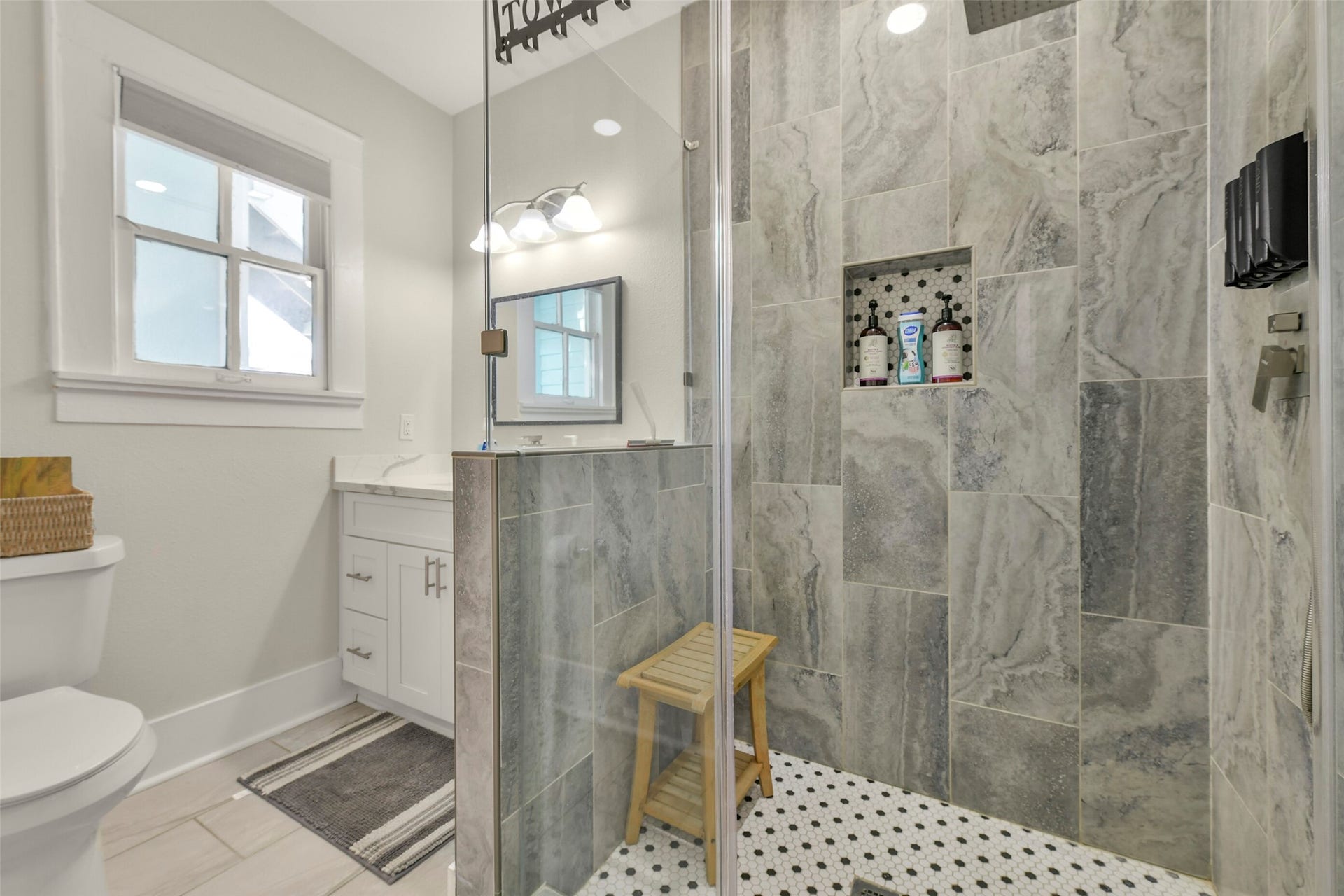 2414 44th Street, Galveston, TX 77550 Secondary bathroom