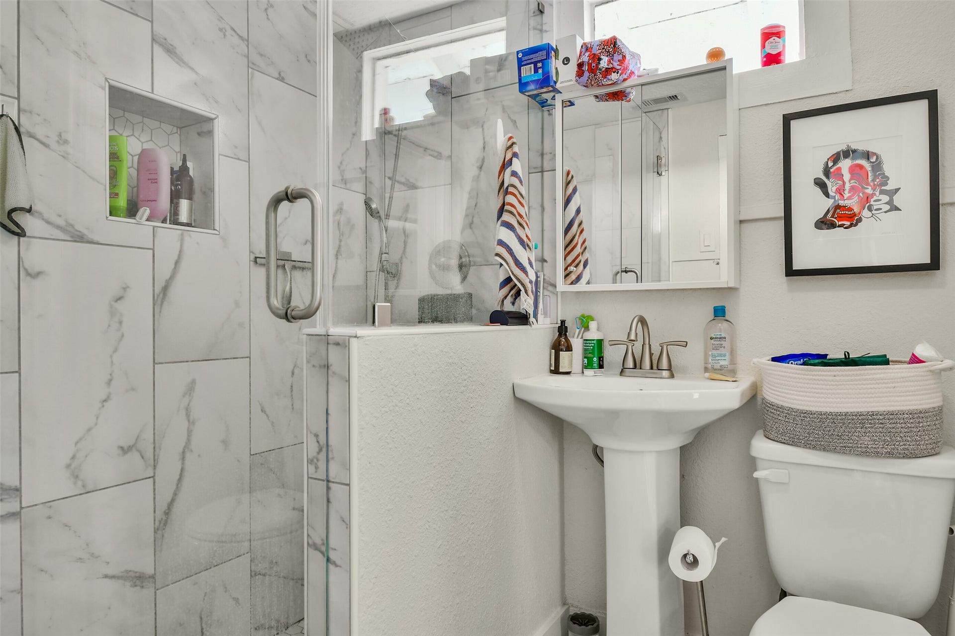 2414 44th Street, Galveston, TX 77550 2nd floor bathroom