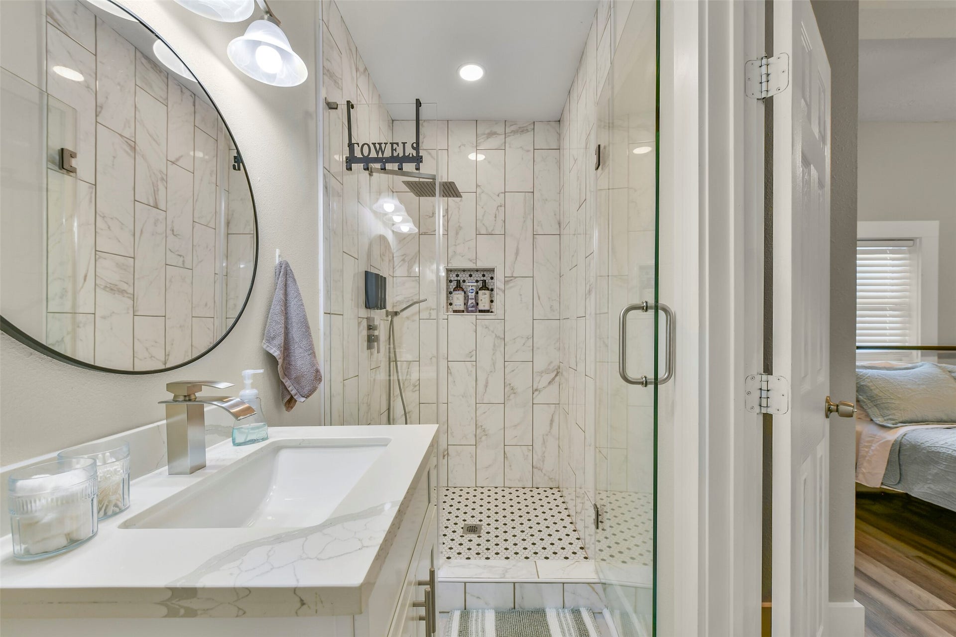 2414 44th Street, Galveston, TX 77550 Primary bathroom