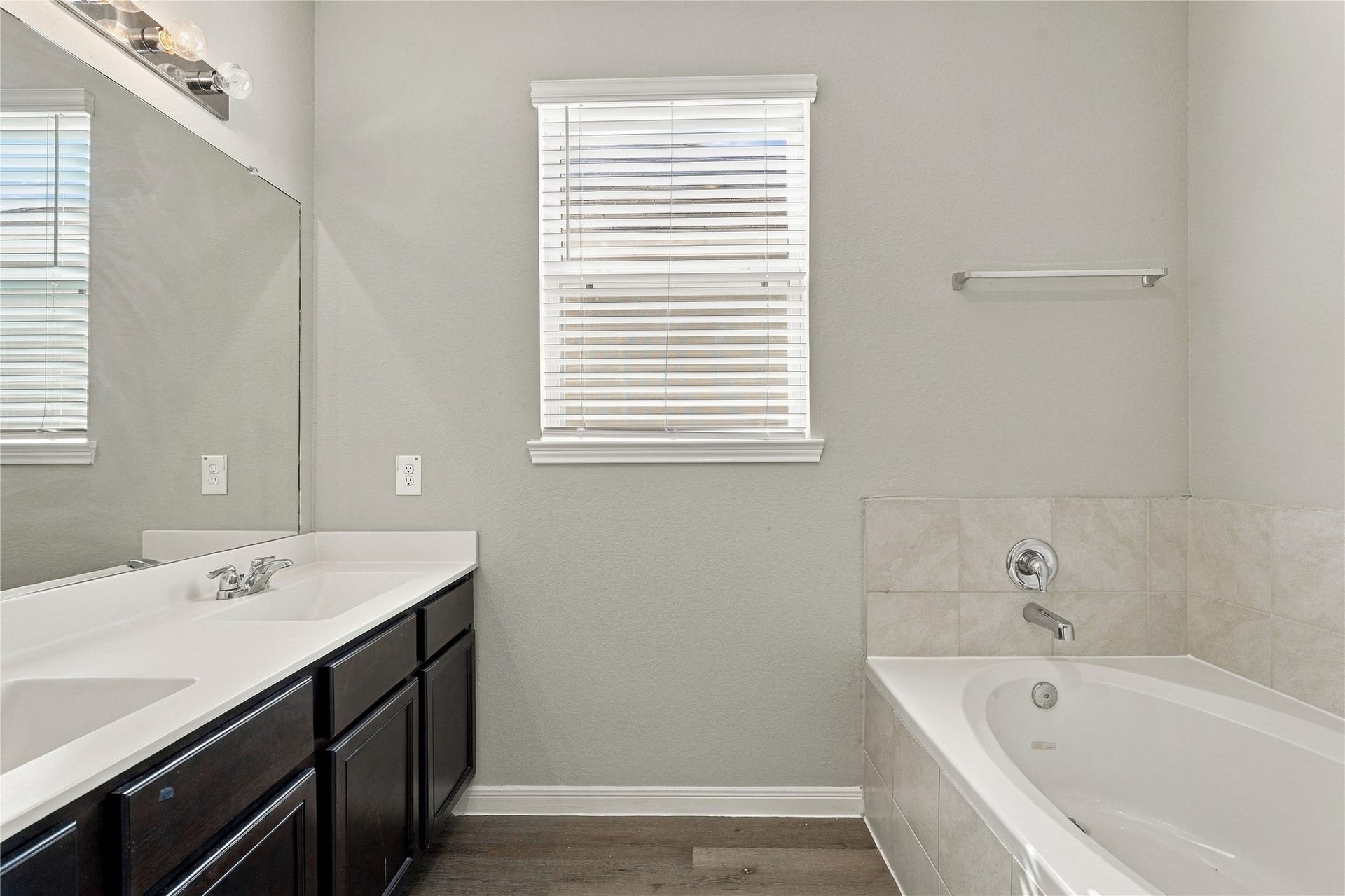 25610 Brooklyn Lane, Porter, TX 77365 Dual Sinks, soaking tub & separate Walk-In Shower