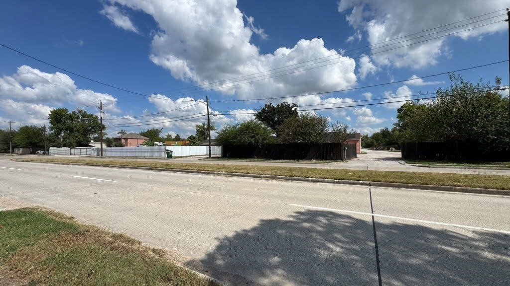 7607 Lockwood Drive, Houston, TX 77016 7607 Lockwood Drive, Houston, TX 77016