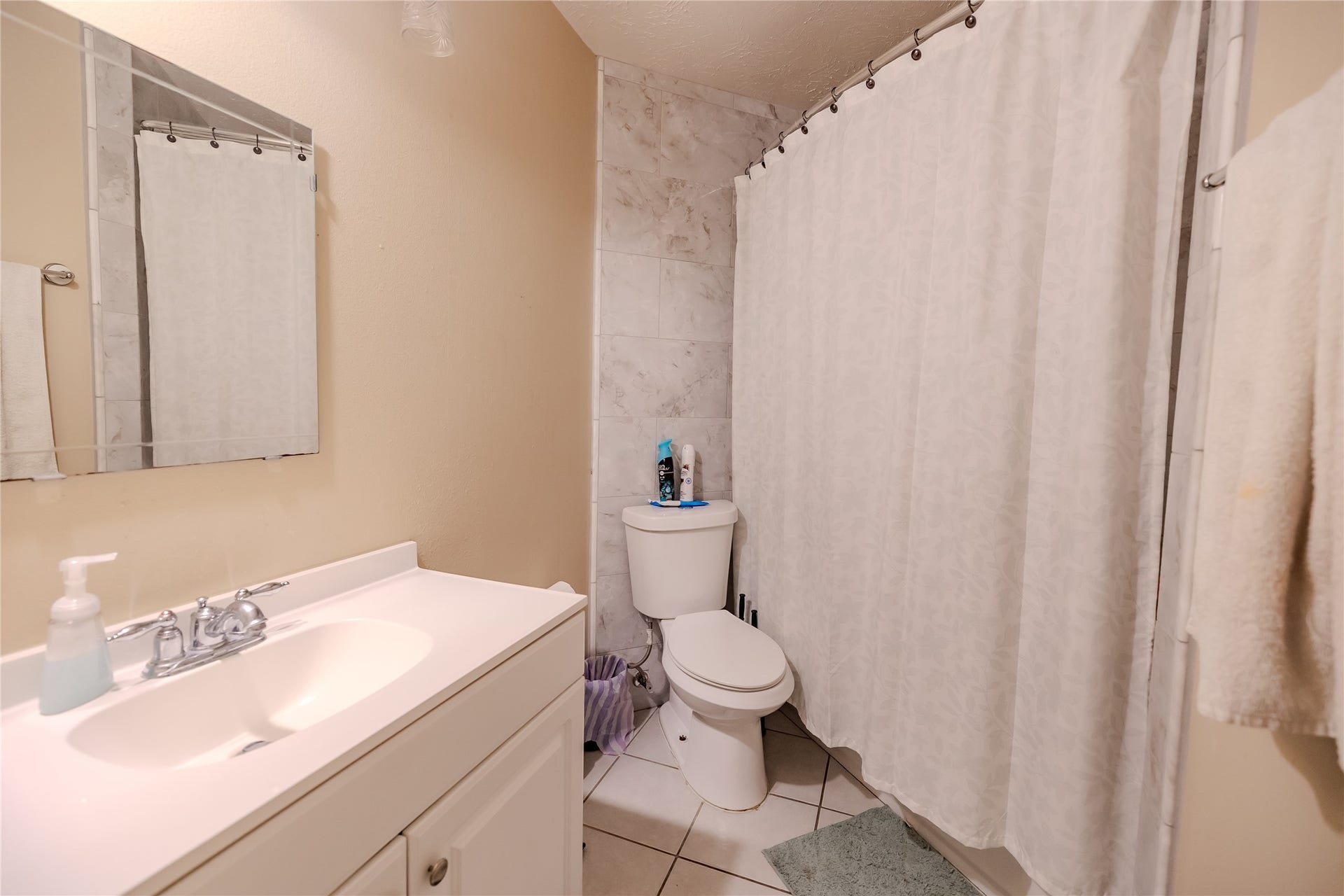 5414 Summer Oak Drive, Pasadena, TX 77505 Secondary Bathroom