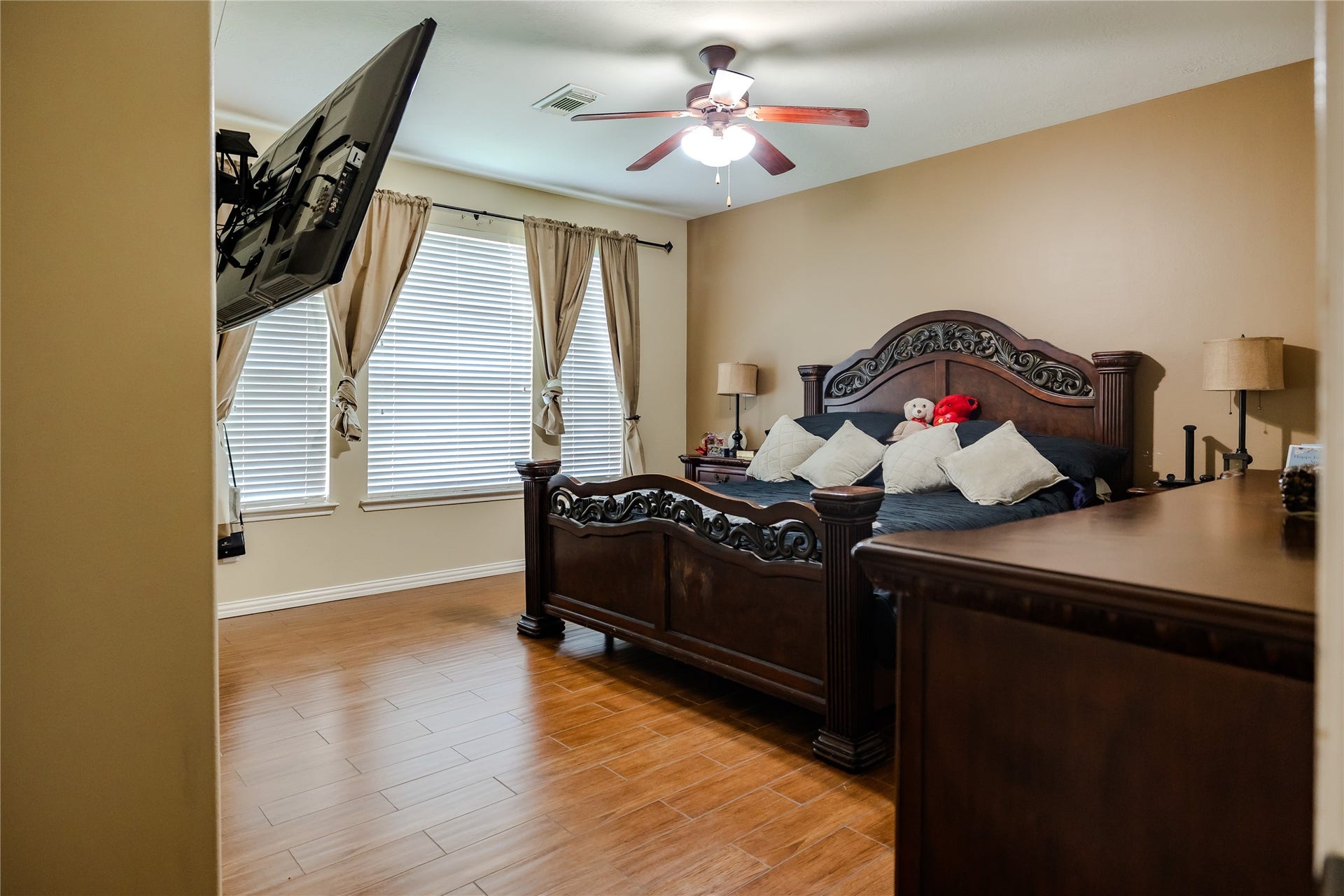5414 Summer Oak Drive, Pasadena, TX 77505 Primary Suite