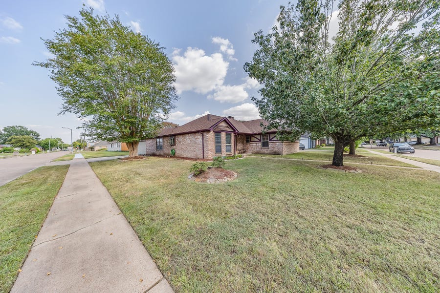 Property photo for 9014 Arlington Forest Drive, Houston, TX