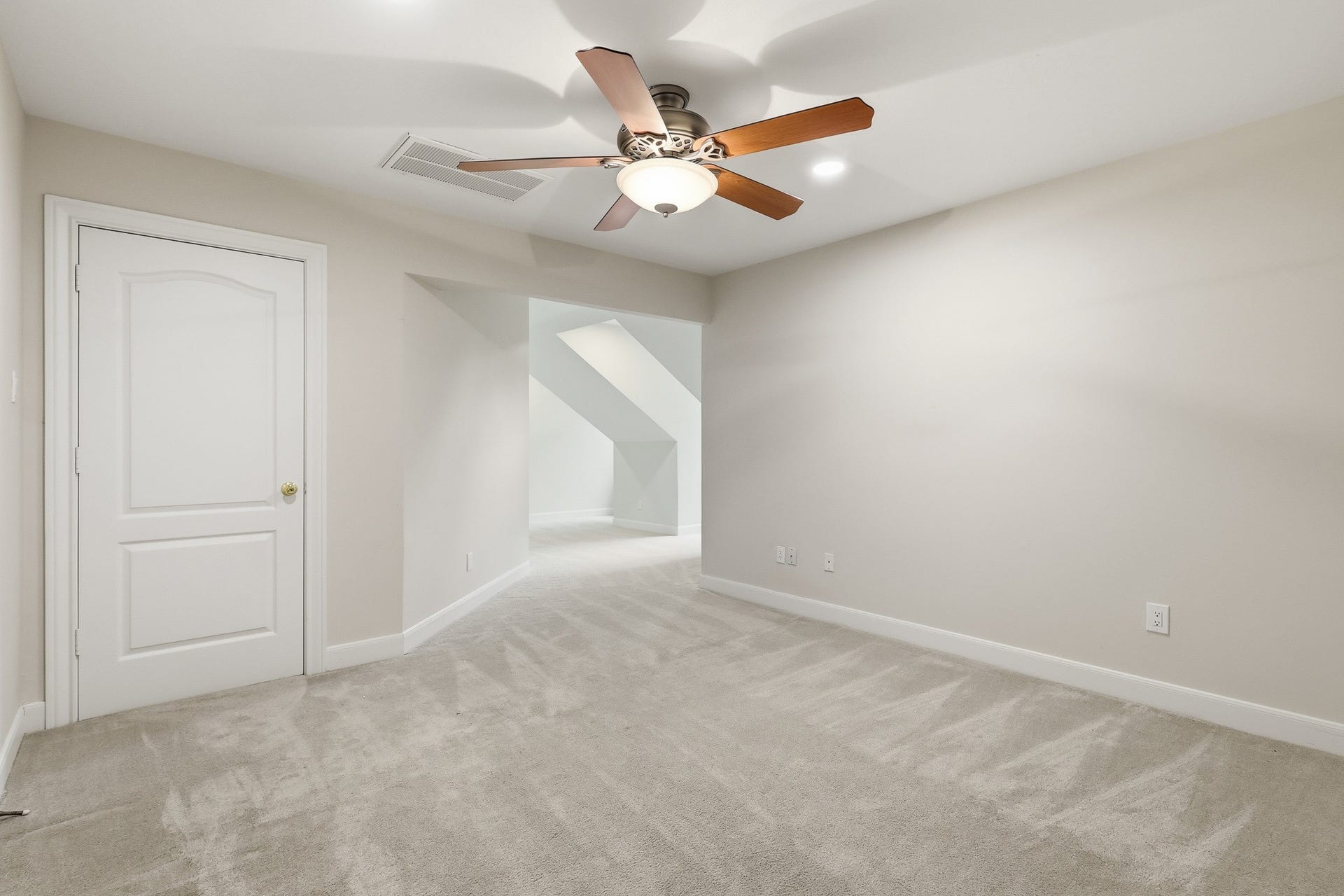 7 Pastoral Pond Circle, The Woodlands, TX 77380 Flex space- unstaged
