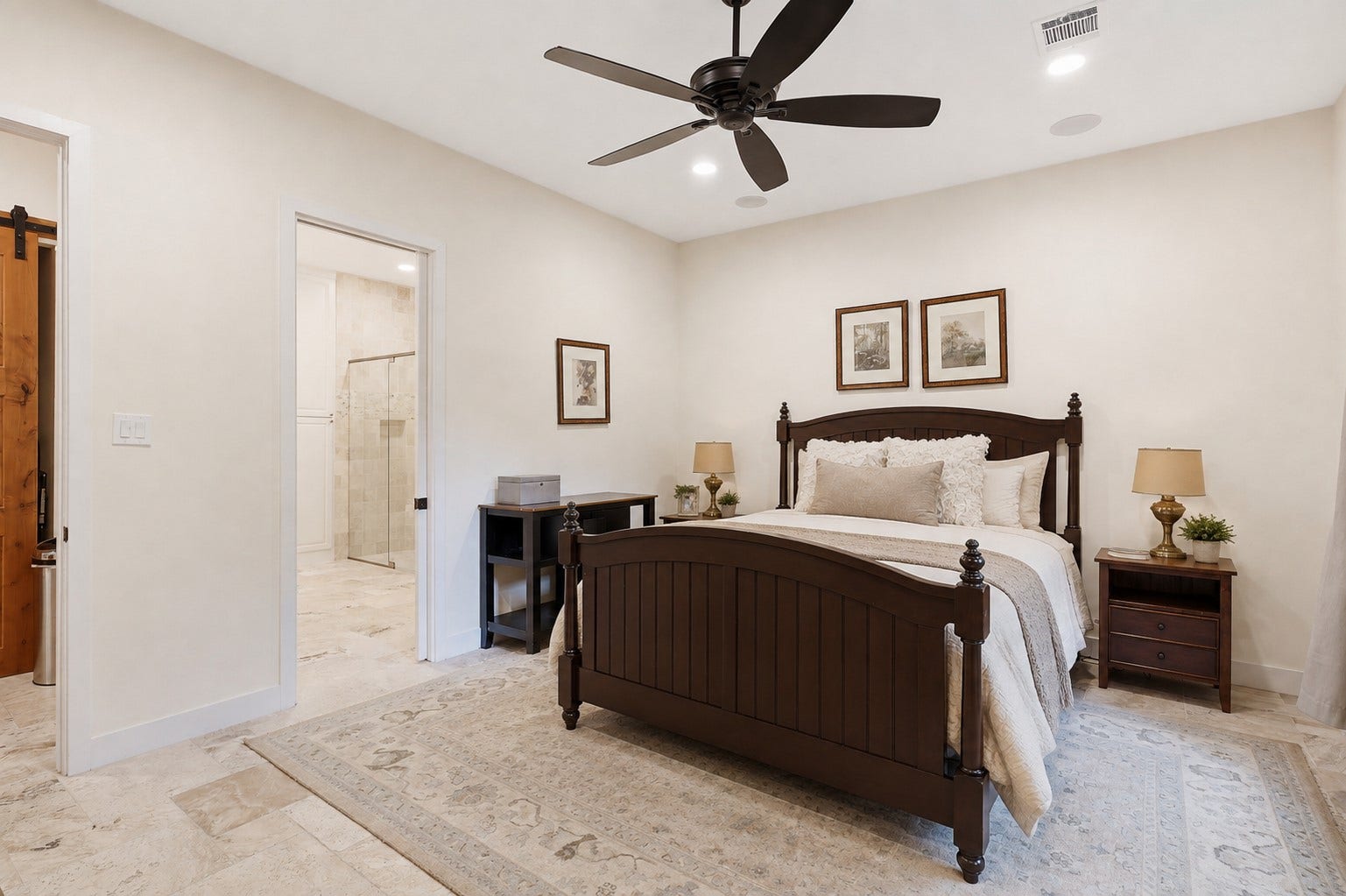 7 Pastoral Pond Circle, The Woodlands, TX 77380 Private Guest house bedroom with spacious walk-in closet and en-suite bathroom.