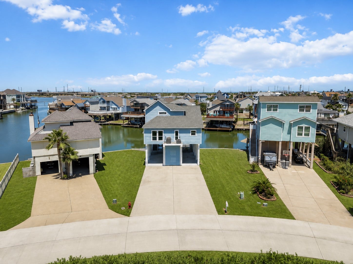 314 Windward Way, Tiki Island, TX 77554 Aerial view