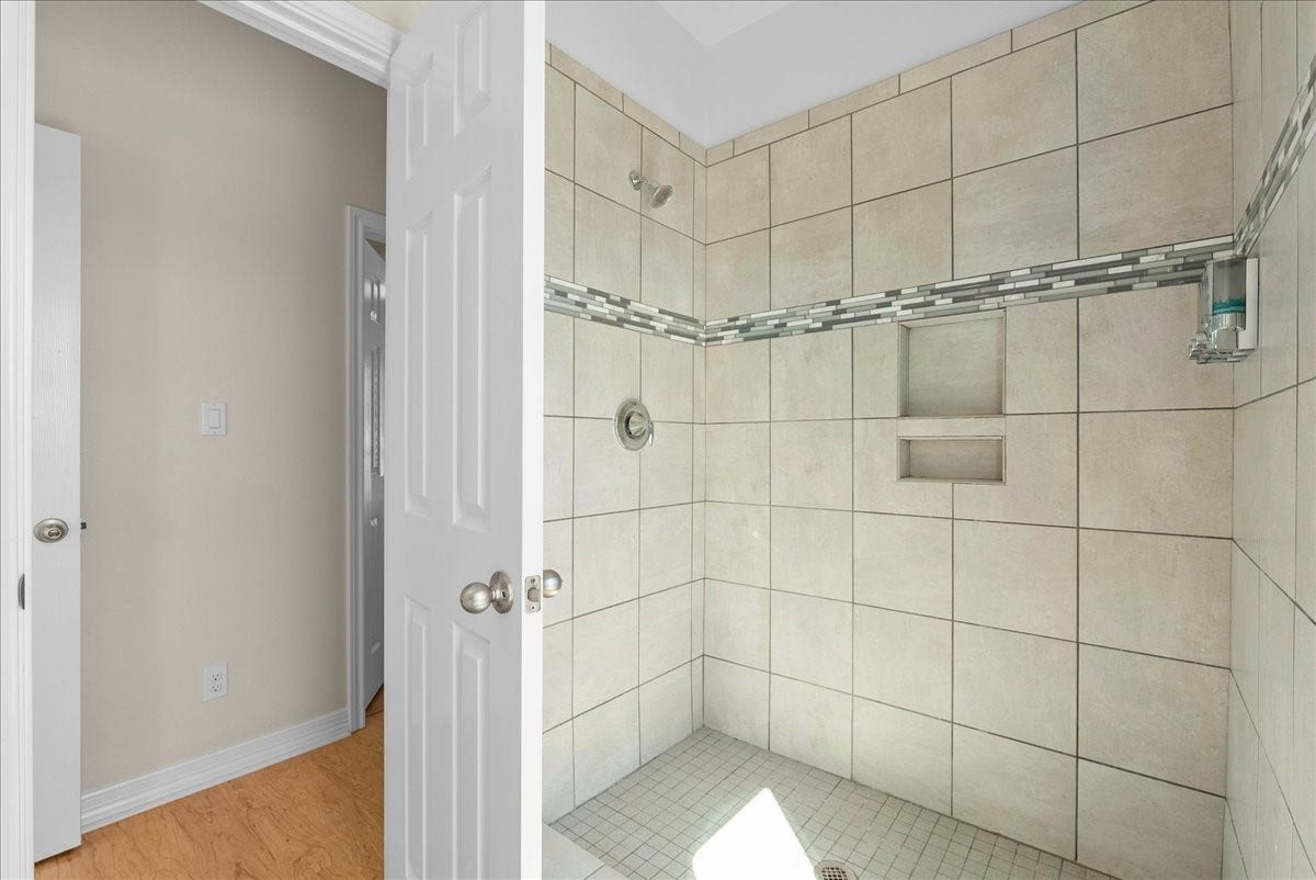 314 Windward Way, Tiki Island, TX 77554 Full bath #1, conveniently located on the first floor, features a spacious walk-in shower.