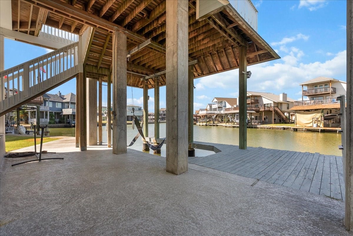 314 Windward Way, Tiki Island, TX 77554 The private boathouse and expansive outdoor living space create the perfect setting for relaxing, entertaining, and enjoying the Tiki Island waterfront lifestyle.