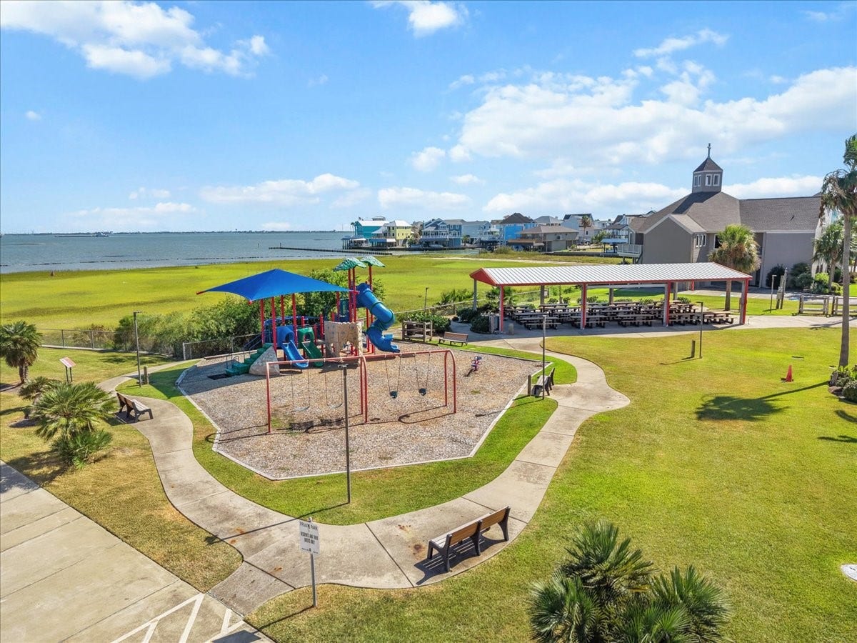 314 Windward Way, Tiki Island, TX 77554 Neighborhood park just a short stroll away