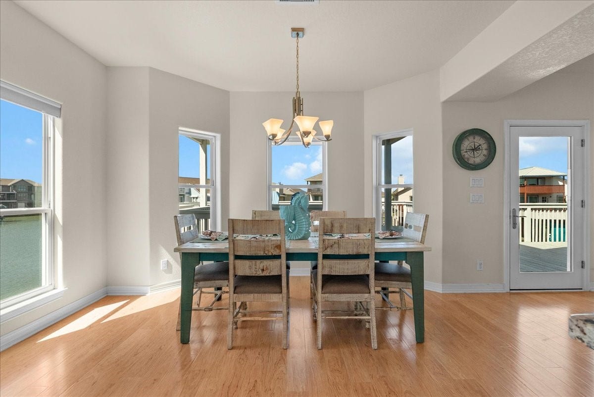 314 Windward Way, Tiki Island, TX 77554 Dining area overlooking the water