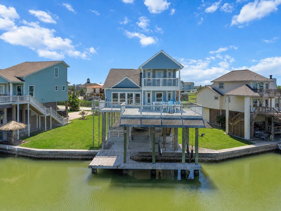 Property photo for 314 Windward Way, Tiki Island, TX