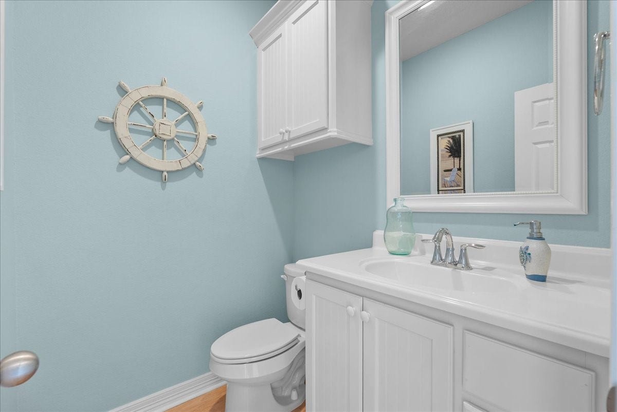 314 Windward Way, Tiki Island, TX 77554 First floor half bath
