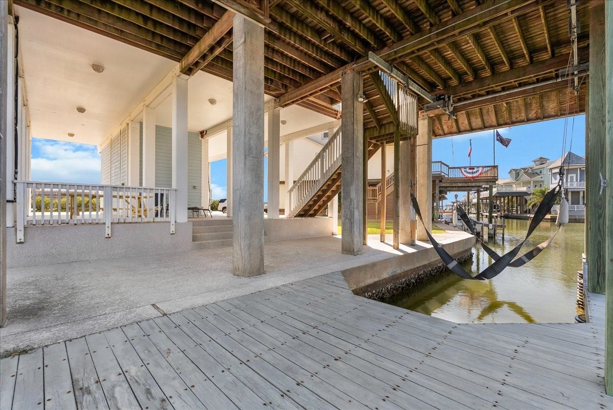 314 Windward Way, Tiki Island, TX 77554 The private boathouse and expansive outdoor living space create the perfect setting for relaxing, entertaining, and enjoying the Tiki Island waterfront lifestyle.