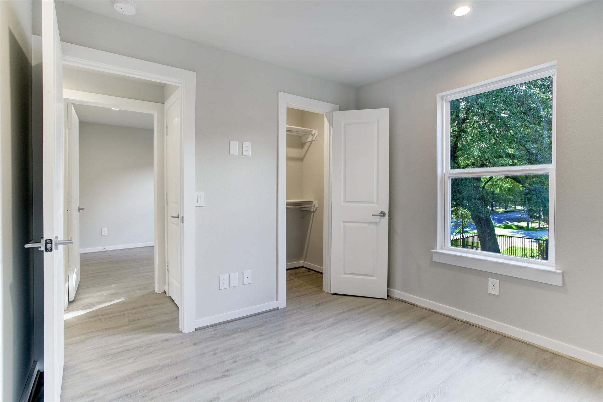 645 E 11th 1/2 Street, #2, Houston, TX 77008 645 E 11th 1/2 Street, #2, Houston, TX 77008