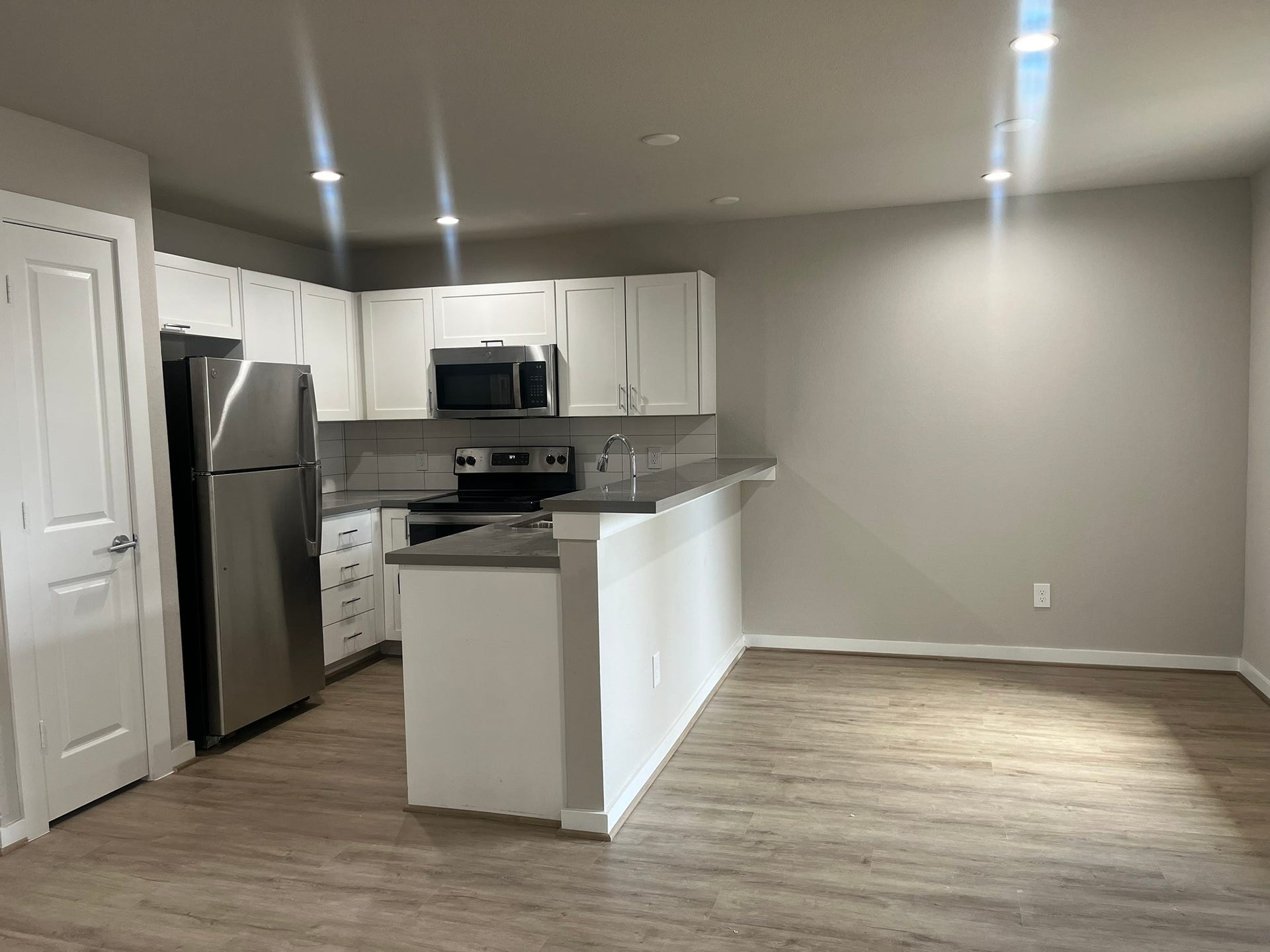645 E 11th 1/2 Street, #2, Houston, TX 77008 645 E 11th 1/2 Street, #2, Houston, TX 77008
