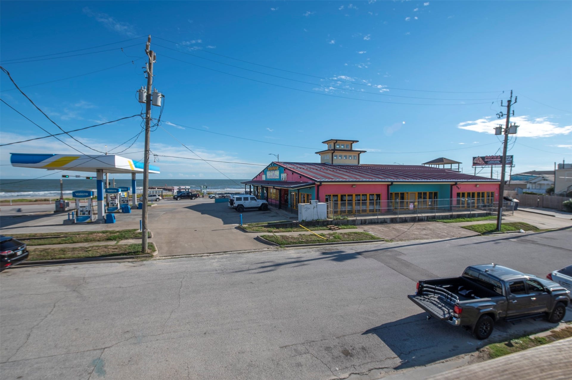 2906 Avenue R 1/2, Galveston, TX 77550 Front House Balcony View