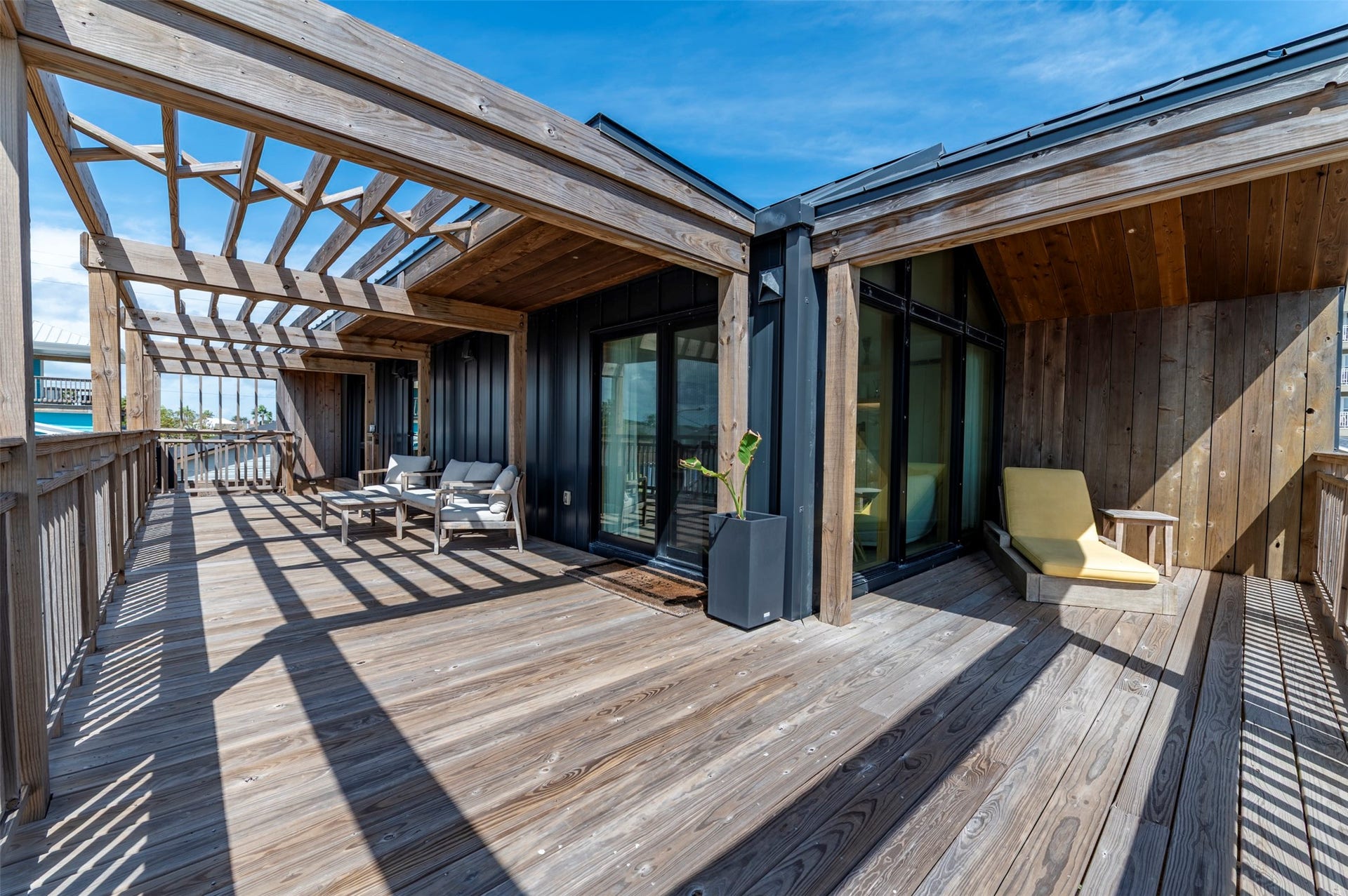 2906 Avenue R 1/2, Galveston, TX 77550 Back house 600+ sq ft deck with pergolas and shaded seating