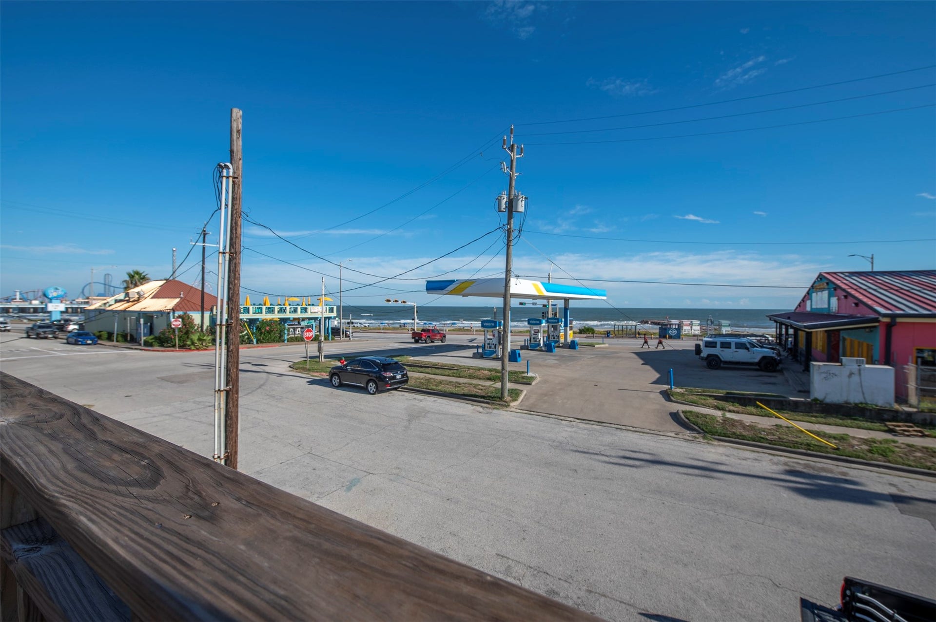 2906 Avenue R 1/2, Galveston, TX 77550 Front House Wrap Around View to Gulf