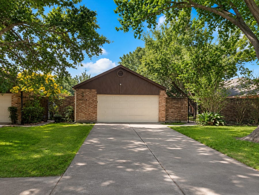 Property photo for 13007 Stancliff Oaks Street, Sugar Land, TX