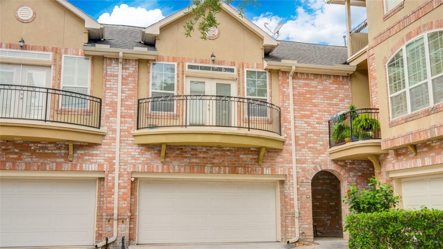 Property photo for 44 Versante Court, Houston, TX