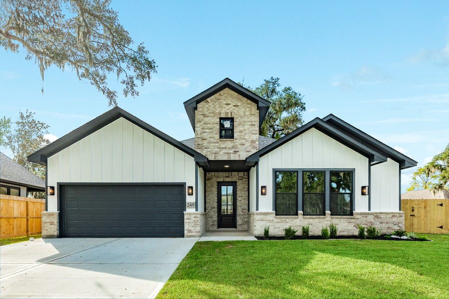 Property photo for 249 Montclaire Drive, West Columbia, TX