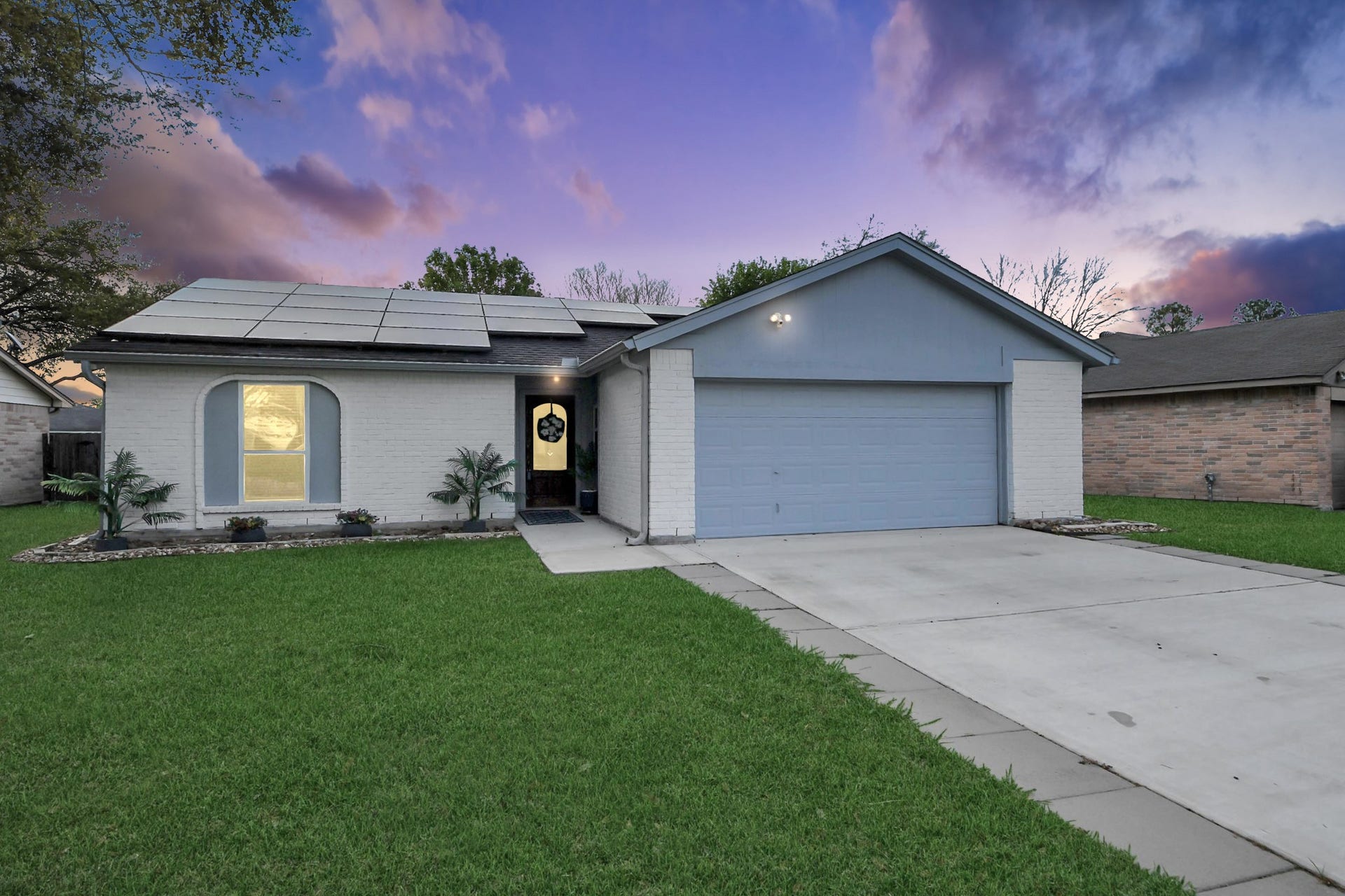 10203 Hollow Canyon Drive, Sugar Land, TX 77498 Experience the magic of twilight at this North Sugar Land gem.