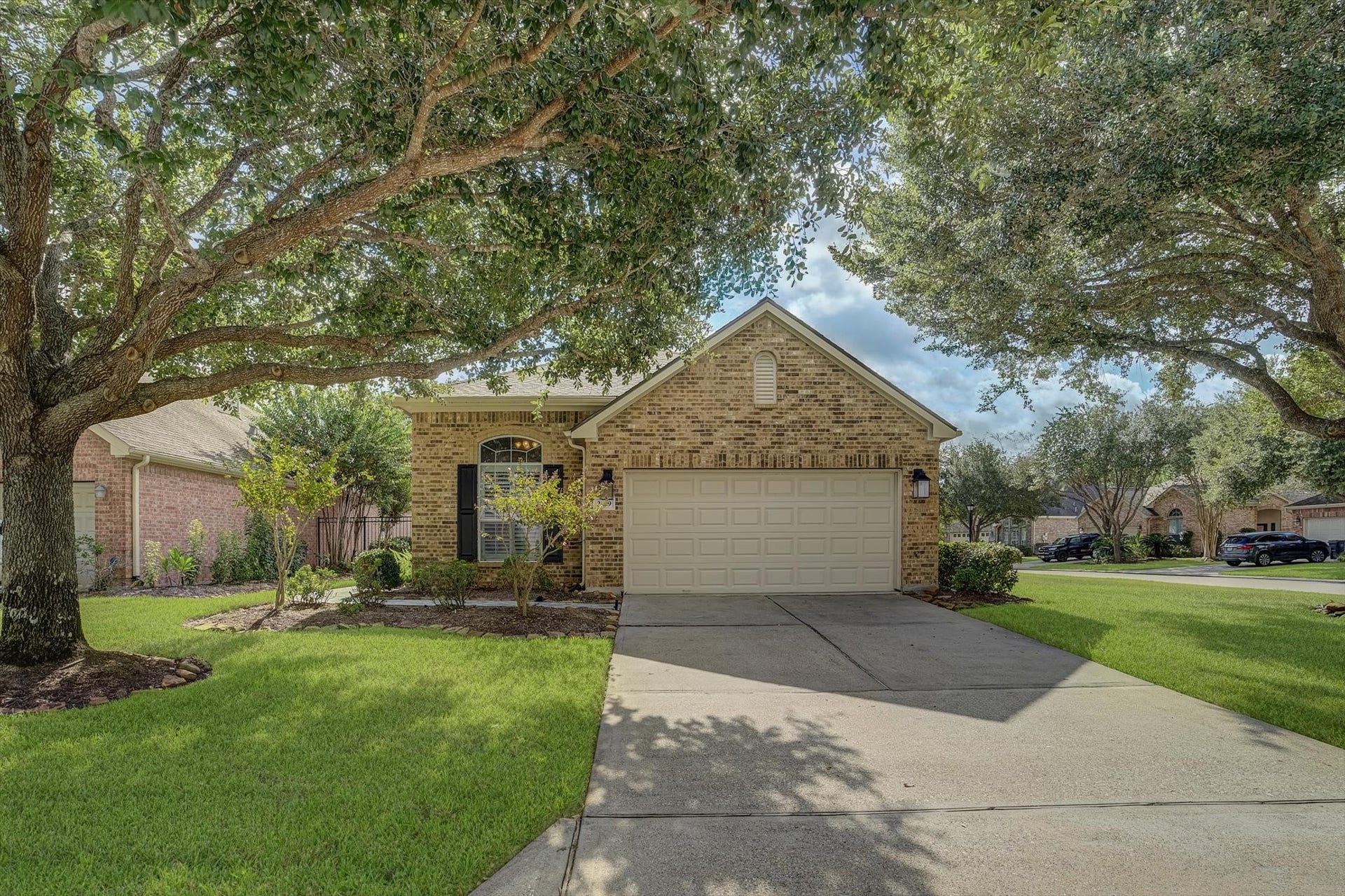 2429 Alamanni Drive, Pearland, TX 77581 2429 Alamanni Drive, Pearland, TX 77581