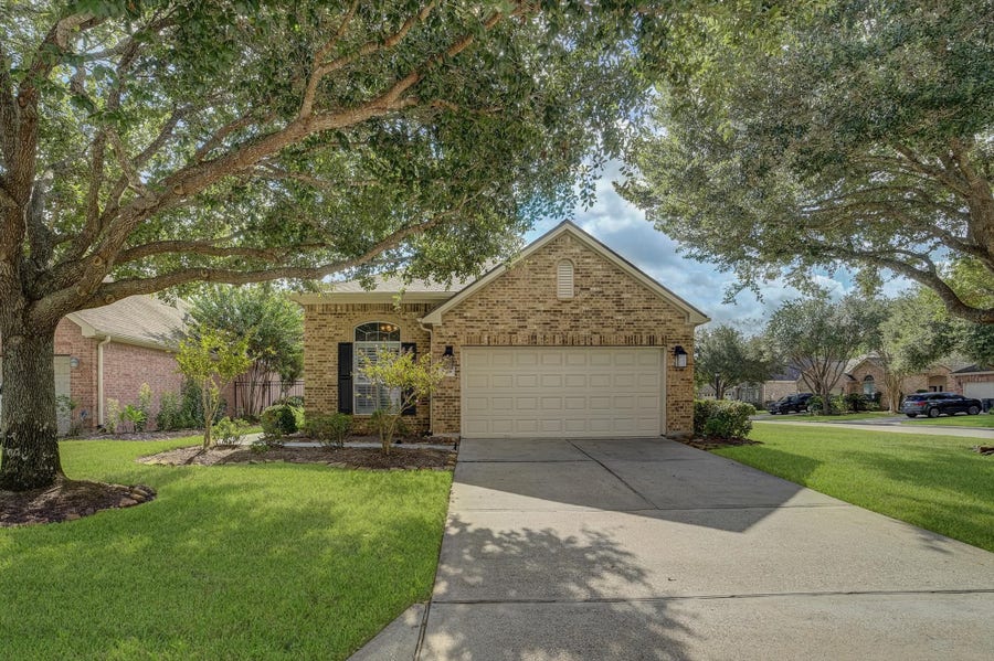 Property photo for 2429 Alamanni Drive, Pearland, TX
